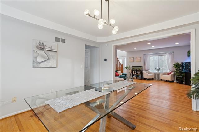 Builiding view thirteen for 15558 Applewood Lane, Southgate, MI. 48195