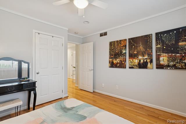 Builiding view thirty eight for 15558 Applewood Lane, Southgate, MI. 48195