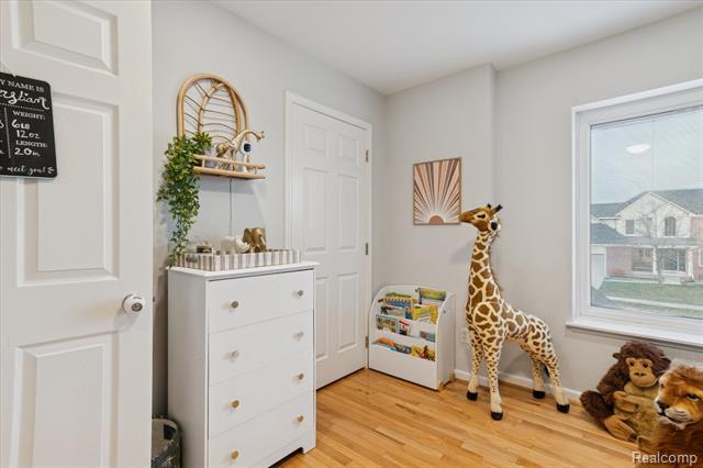 Builiding view thirty five for 15558 Applewood Lane, Southgate, MI. 48195