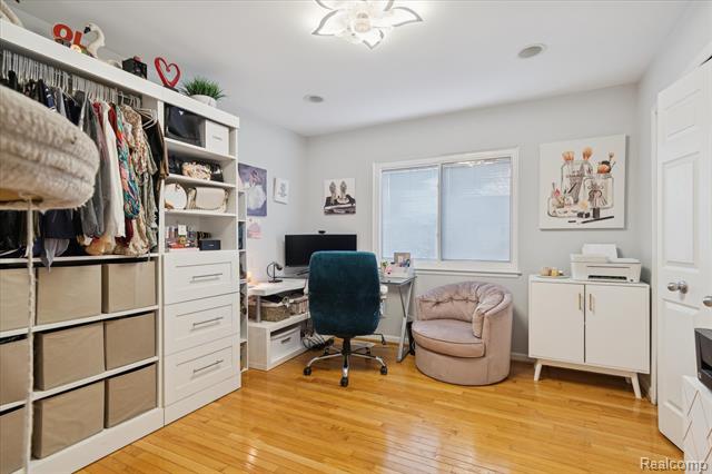 Builiding view thirty nine for 15558 Applewood Lane, Southgate, MI. 48195