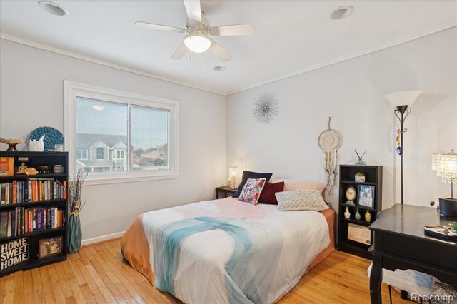 Builiding view thirty seven for 15558 Applewood Lane, Southgate, MI. 48195