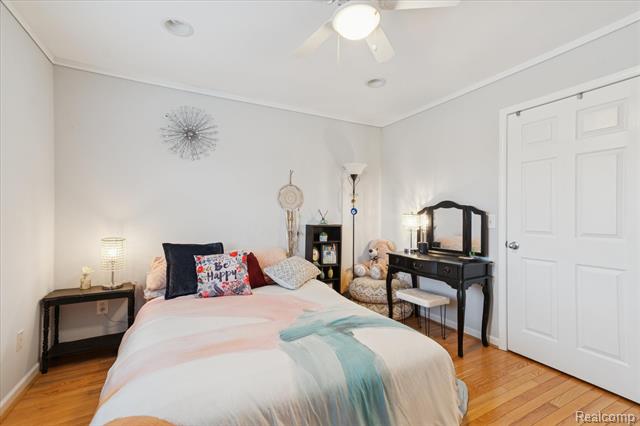 Builiding view thirty six for 15558 Applewood Lane, Southgate, MI. 48195