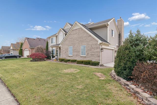 Builiding view three for 15558 Applewood Lane, Southgate, MI. 48195