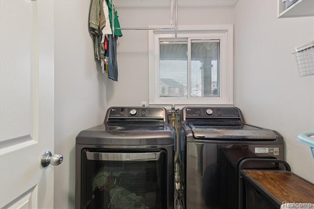 Builiding view twenty five for 15558 Applewood Lane, Southgate, MI. 48195