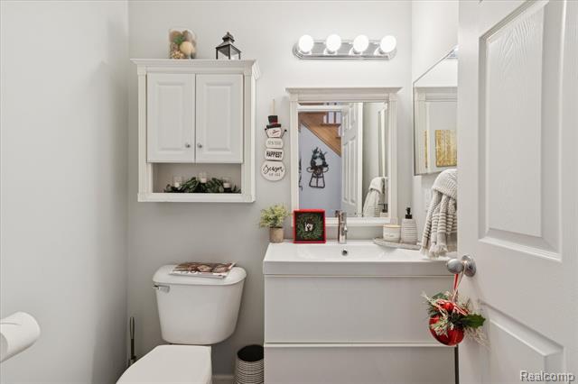 Builiding view twenty four for 15558 Applewood Lane, Southgate, MI. 48195