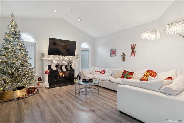 Builiding view twenty one for 15558 Applewood Lane, Southgate, MI. 48195