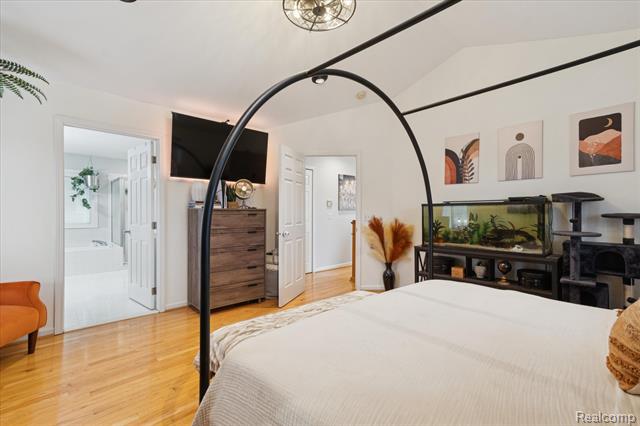 Builiding view twenty seven for 15558 Applewood Lane, Southgate, MI. 48195