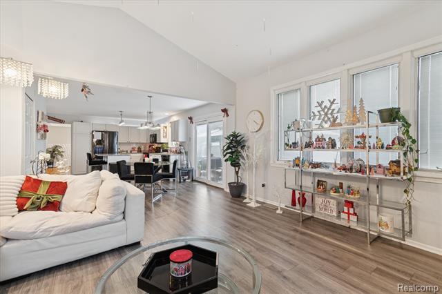 Builiding view twenty three for 15558 Applewood Lane, Southgate, MI. 48195