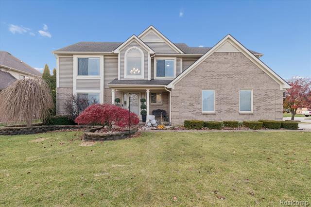 Builiding view two for 15558 Applewood Lane, Southgate, MI. 48195