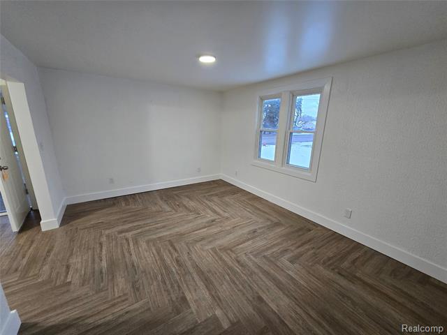 Builiding view six for 15331 Allen, Southgate, MI. 48195