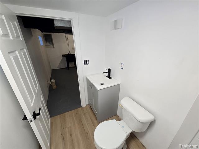 Builiding view twenty four for 15331 Allen, Southgate, MI. 48195