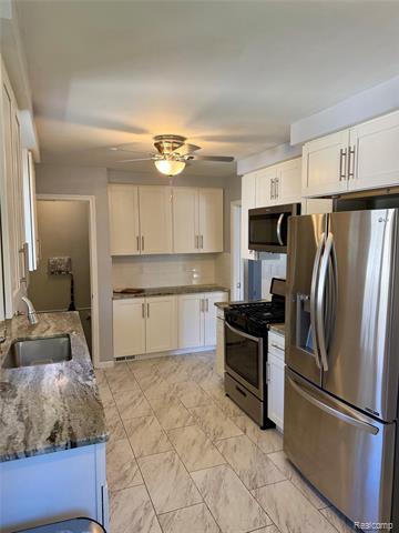 Builiding view four for 24051 Rensselaer, Oak Park, MI. 48237