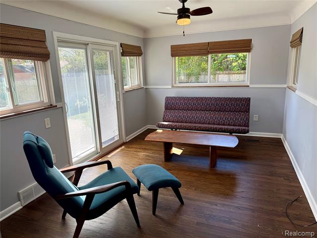 Builiding view nine for 24051 Rensselaer, Oak Park, MI. 48237