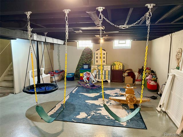 Builiding view nineteen for 24051 Rensselaer, Oak Park, MI. 48237