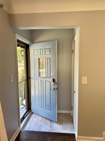 Builiding view seventeen for 24051 Rensselaer, Oak Park, MI. 48237