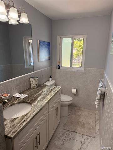 Builiding view sixteen for 24051 Rensselaer, Oak Park, MI. 48237