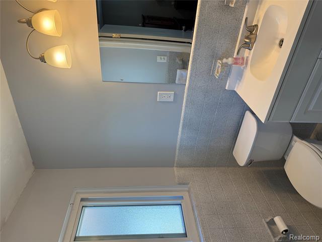 Builiding view thirteen for 24051 Rensselaer, Oak Park, MI. 48237