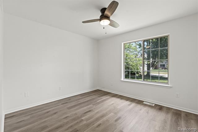 Builiding view eighteen for 13416 Mc Guire, Taylor, MI. 48180
