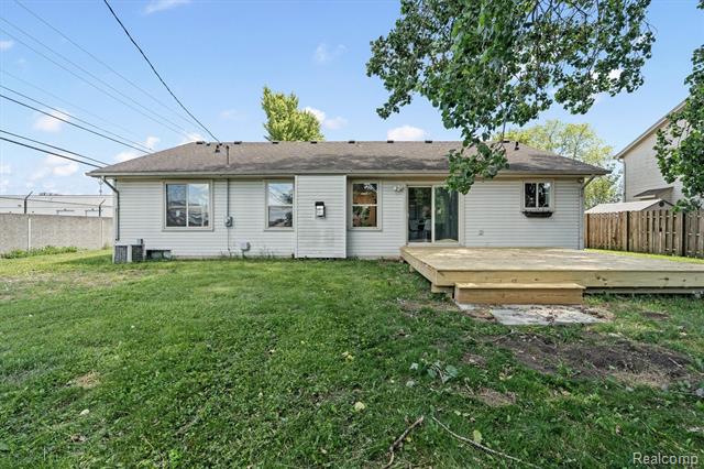 Builiding view twenty five for 13416 Mc Guire, Taylor, MI. 48180