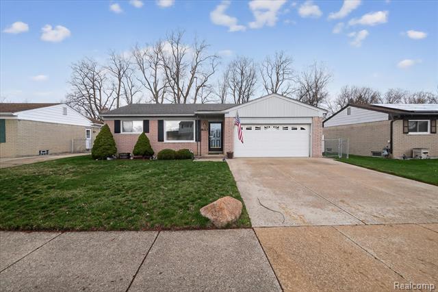 front view for 25046 Chestnut, Taylor, Mi. 48180