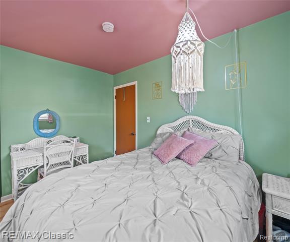 Builiding view fourteen for 37534 Van Petten, Romulus, MI. 48174