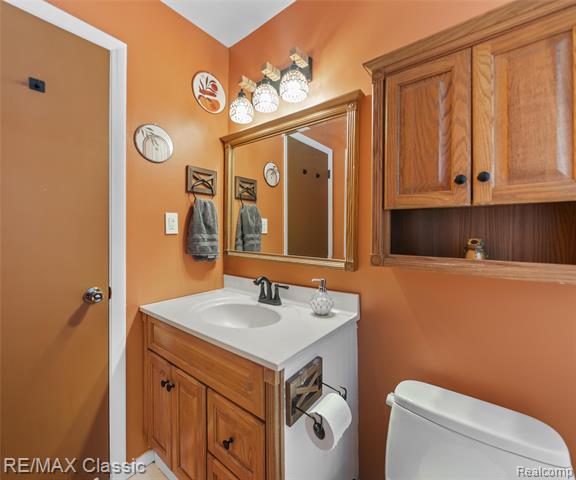 Builiding view sixteen for 37534 Van Petten, Romulus, MI. 48174