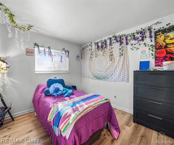 Builiding view ten for 37534 Van Petten, Romulus, MI. 48174