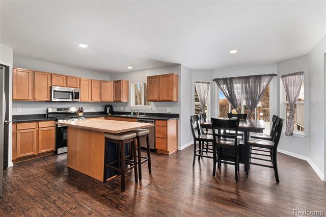 Builiding view eight for 26680 Parkside, Taylor, MI. 48180