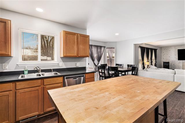 Builiding view eleven for 26680 Parkside, Taylor, MI. 48180