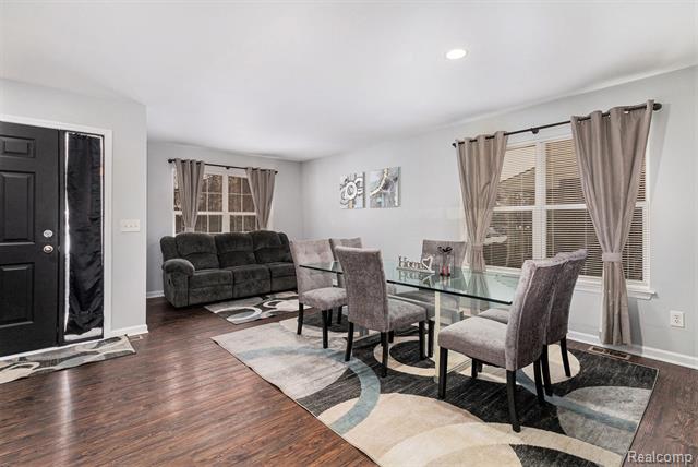 Builiding view four for 26680 Parkside, Taylor, MI. 48180