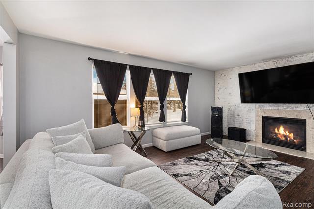 Builiding view fourteen for 26680 Parkside, Taylor, MI. 48180