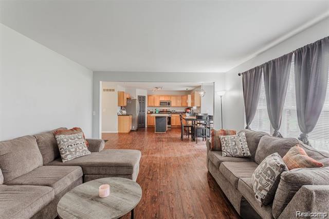 Builiding view thirteen for 26680 Parkside, Taylor, MI. 48180