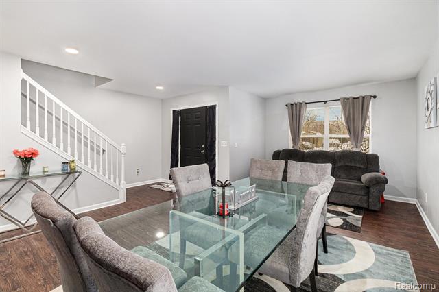 Builiding view three for 26680 Parkside, Taylor, MI. 48180