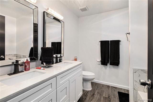 Builiding view twenty for 26680 Parkside, Taylor, MI. 48180