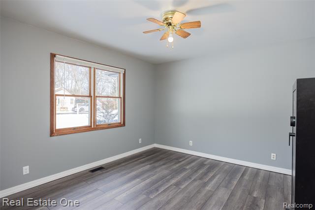 Builiding view fourteen for 22155 Maplelawn, Taylor, MI. 48180