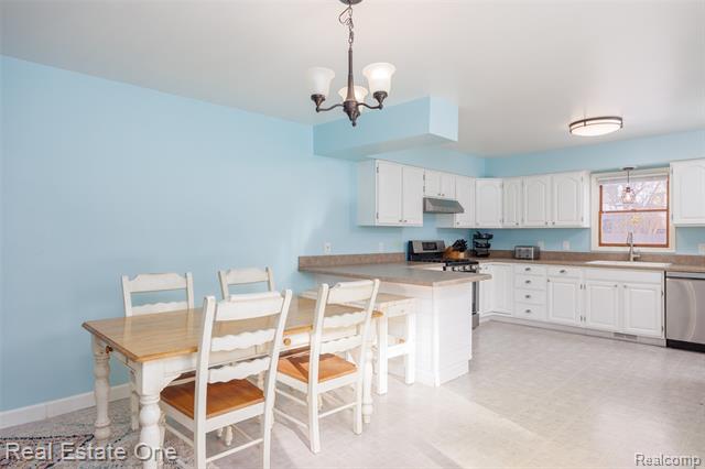 Builiding view nine for 22155 Maplelawn, Taylor, MI. 48180