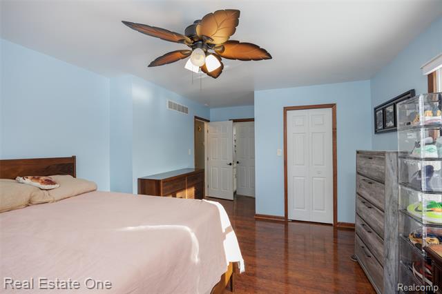 Builiding view nineteen for 22155 Maplelawn, Taylor, MI. 48180