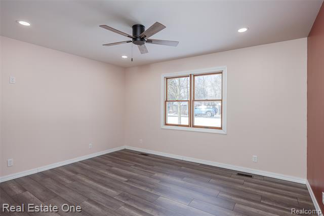 Builiding view sixteen for 22155 Maplelawn, Taylor, MI. 48180