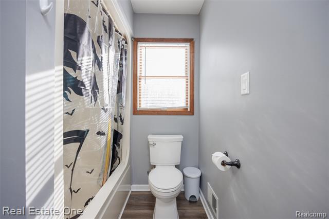 Builiding view twenty one for 22155 Maplelawn, Taylor, MI. 48180