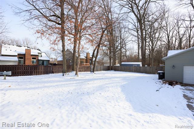 Builiding view twenty two for 22155 Maplelawn, Taylor, MI. 48180