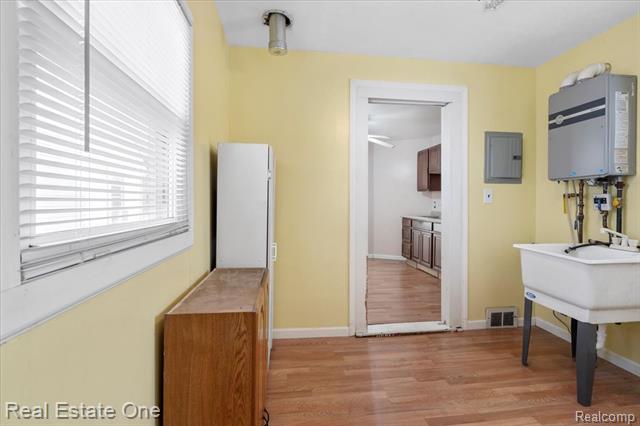 Builiding view ten for 11078 Pine, Taylor, MI. 48180