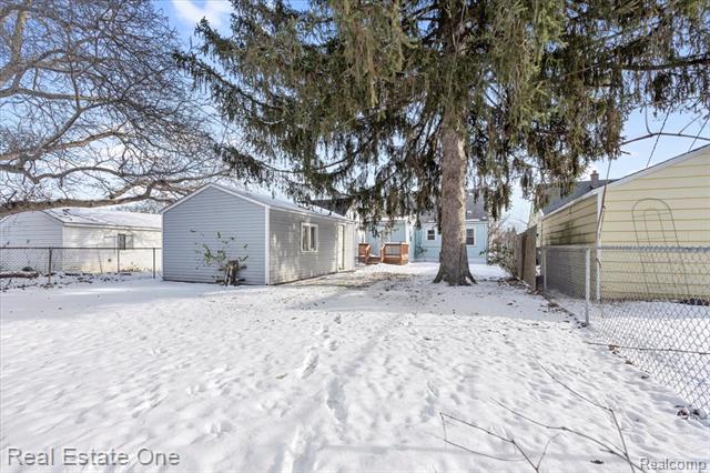 Builiding view twenty four for 11078 Pine, Taylor, MI. 48180