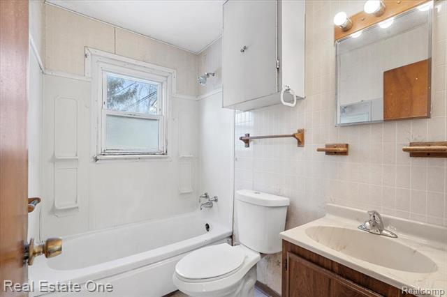 Builiding view twenty one for 11078 Pine, Taylor, MI. 48180