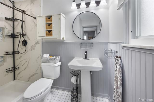 Builiding view eighteen for 10110 Balfour, Allen Park, MI. 48101