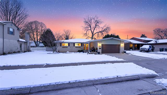 Builiding view forty six for 10110 Balfour, Allen Park, MI. 48101