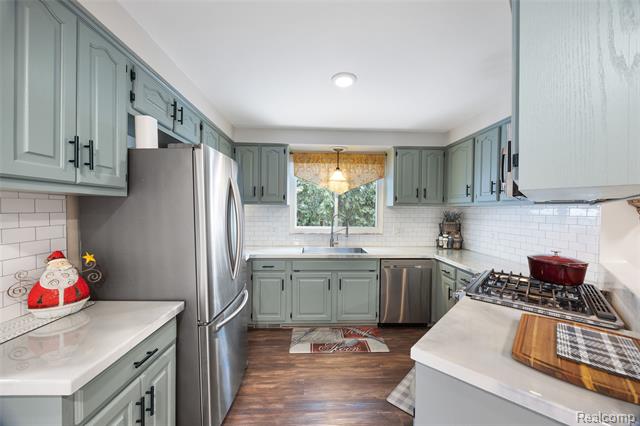 Builiding view four for 10110 Balfour, Allen Park, MI. 48101