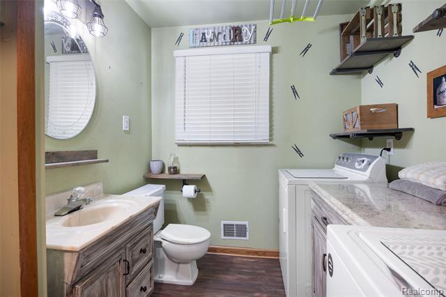 Builiding view nine for 10110 Balfour, Allen Park, MI. 48101