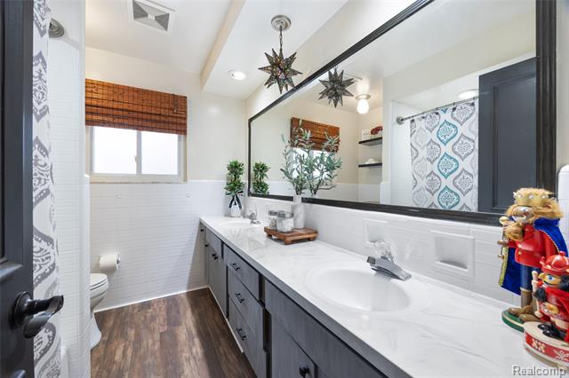 Builiding view nineteen for 10110 Balfour, Allen Park, MI. 48101