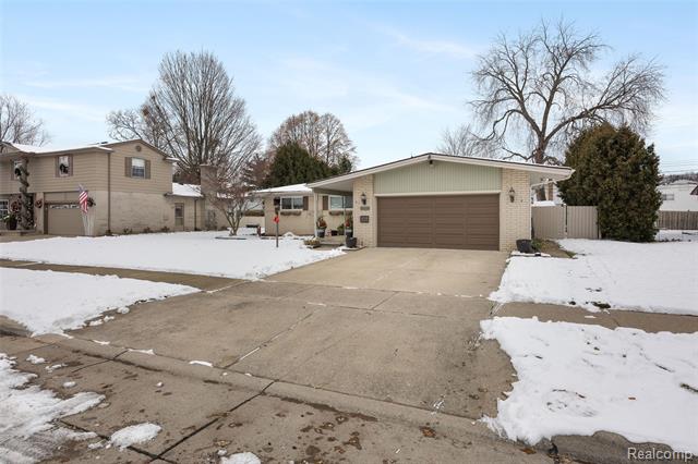 Builiding view thirty eight for 10110 Balfour, Allen Park, MI. 48101