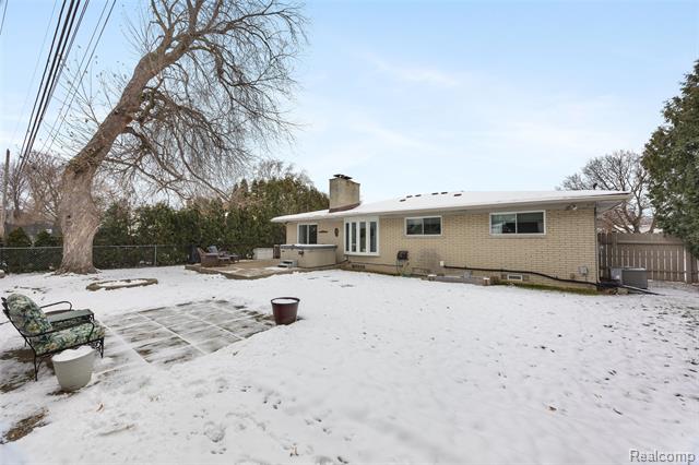 Builiding view thirty seven for 10110 Balfour, Allen Park, MI. 48101